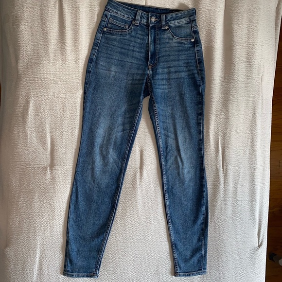 H&M high waisted blue jeans - Picture 3 of 3